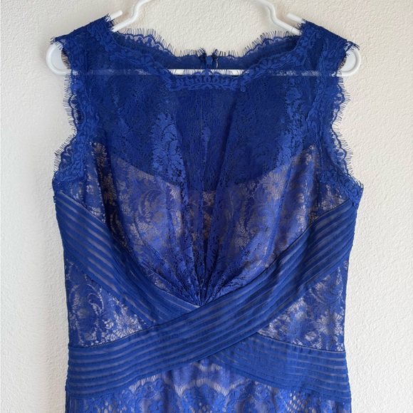 TADASHI SHOJI ‘Chantilly’ Lace Sheath ***DESIGNER*** - Picture 6 of 16